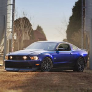 Mavi Mustang Araba