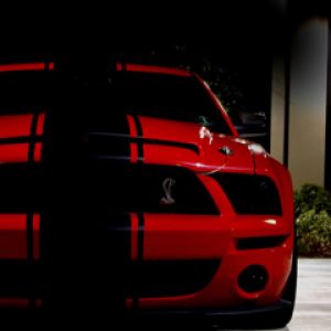 Kırmızı Shelby Mustang
