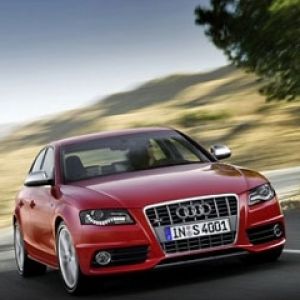 Audi S4 Kırmızı Spor Araba