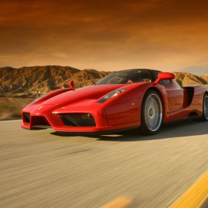 Ferrari Enzo yolda