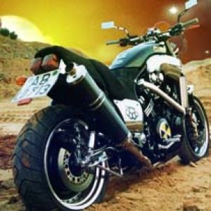Şık Motosiklet Çölünde