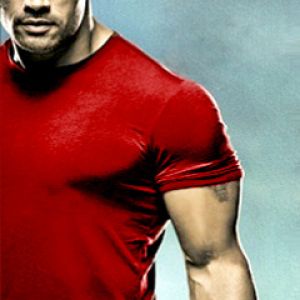 Dwayne Johnson Kırmızı Tişörtle