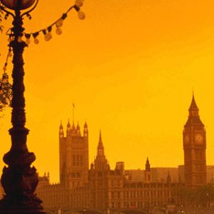 Gün Batımında Londra Silueti