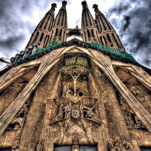 Sagrada Familia Mimarisi