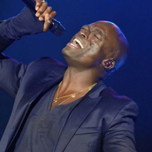 Canlı Performans Yapan Soul Şarkıcısı