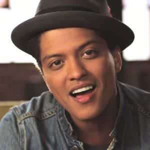 Bruno Mars Gülümseyen Portresi