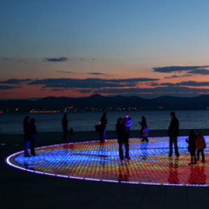 Renkli Gece Dans Pisti