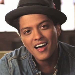 Bruno Mars Gülümseyen Portresi