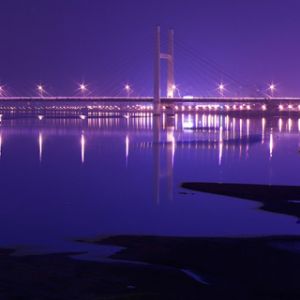 Sakin Gece Köprü Yansıması