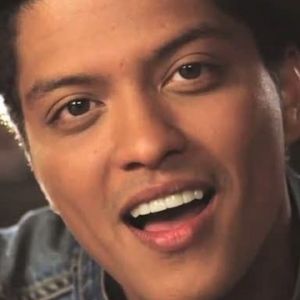 Bruno Mars Gülümseyen Portresi