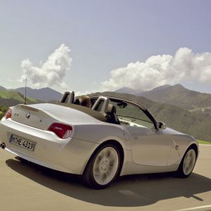 BMW Z4 Cabriolet Manzaralı Yolda
