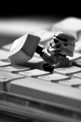 Stormtrooper'ın Klavye Macerası - wallpaper preview