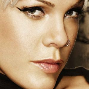 Pink - Glamur Portresi