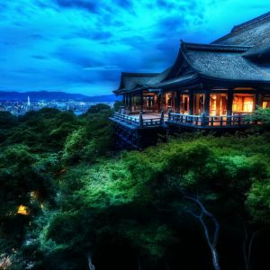 Huzurlu Japon Tapınağı Alacakaranlıkta