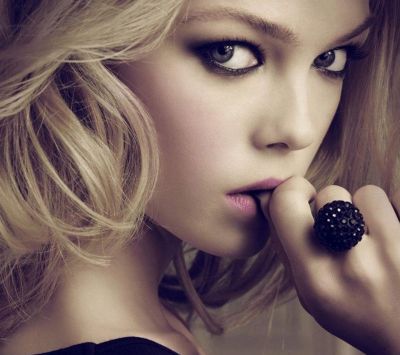Elegant Glamour Portrait - wallpaper preview