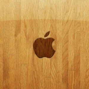 Ahşap Üzerinde Apple Logosu