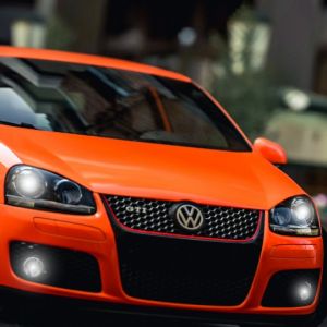 Canlı Turuncu Volkswagen GTI