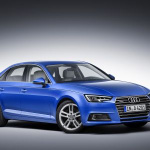 Mavi Audi A4 Sedan